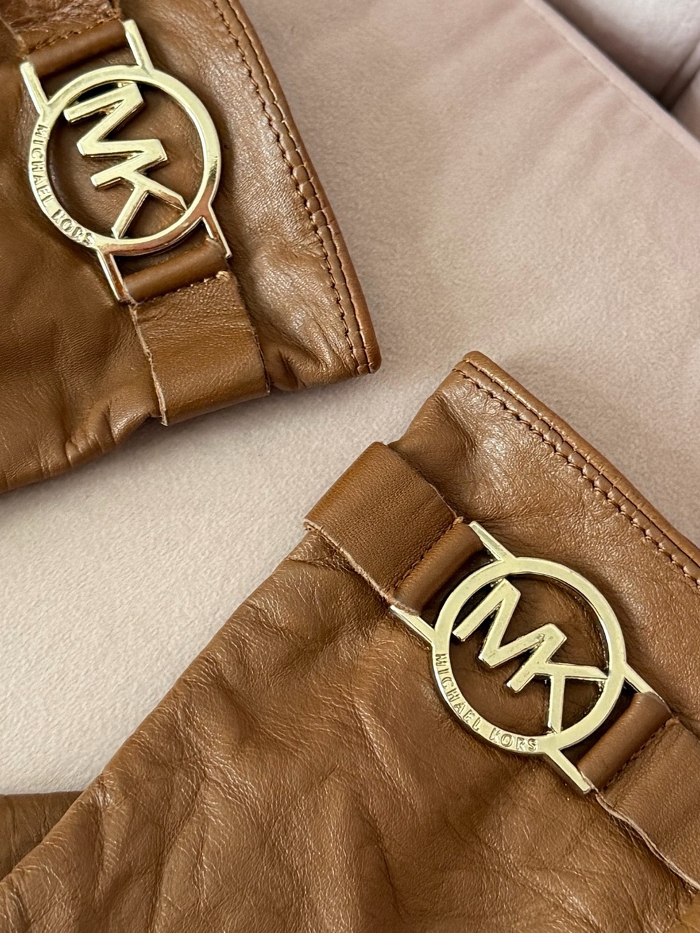MICHAEL KORS Brown Leather & Gold MK Gloves Sz Medium - Picture 2 of 14